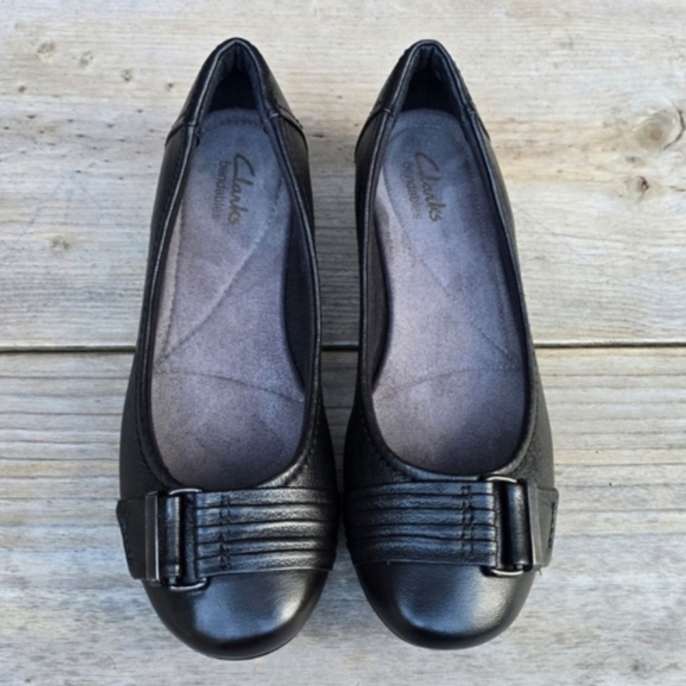 NWOT Clarks Black Leather Ballet Flats with Buckle Detail
